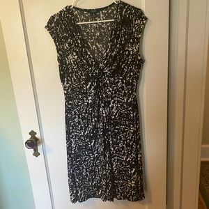 Chaps Black and White V-Neck Short-Sleeve Dress